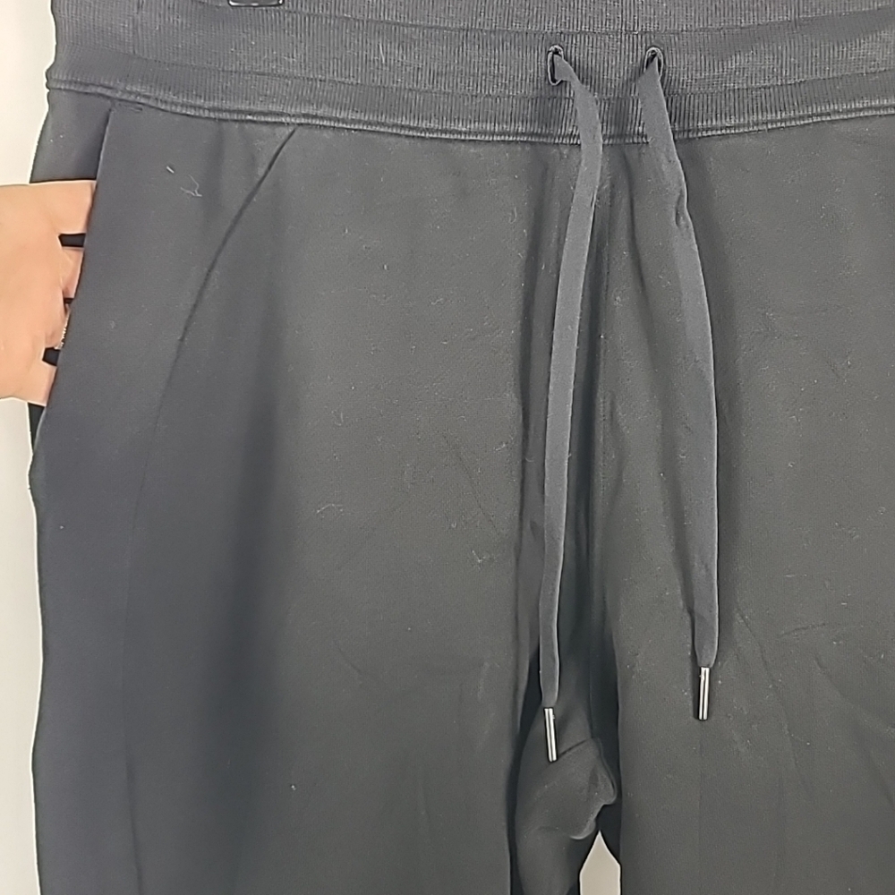 Lululemon Women's Scuba High-Rise Cropped Jogger 23.5" Black Size 12 EUC - Picture 2 of 9